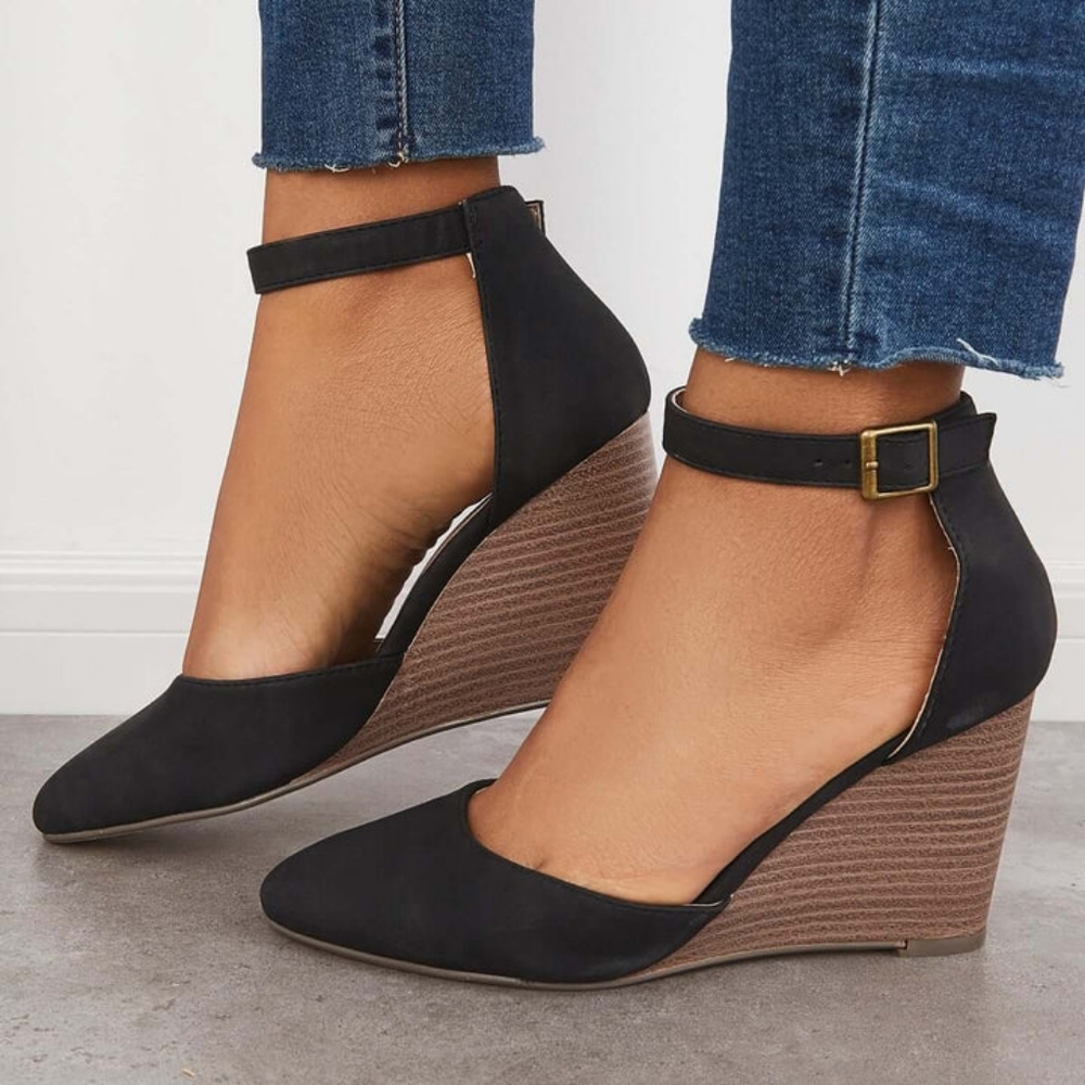 Pointed Toe Strapped Wedges Size 7½